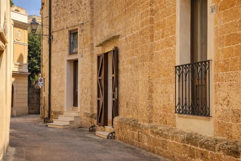 Property building, Day, Neighbourhood, Street view