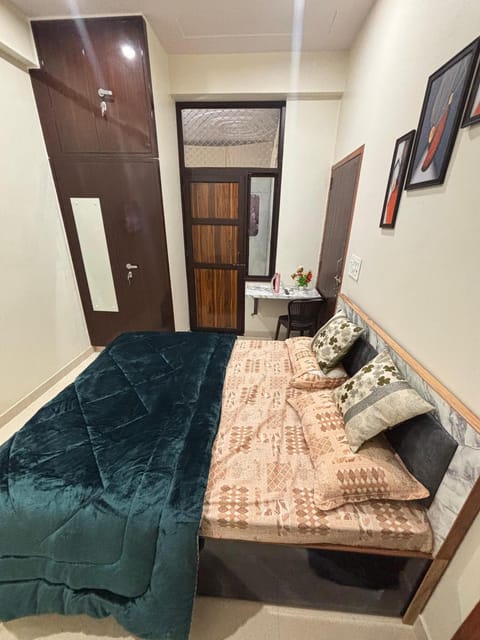 Bed, Living room, Photo of the whole room, Bedroom