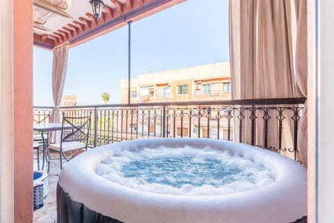 Day, Natural landscape, Hot Tub, View (from property/room), Balcony/Terrace, Pool view, Swimming pool