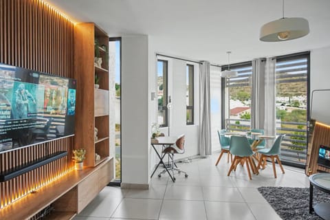 TV and multimedia, Living room, Seating area, Dining area