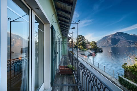Balcony/Terrace, Lake view