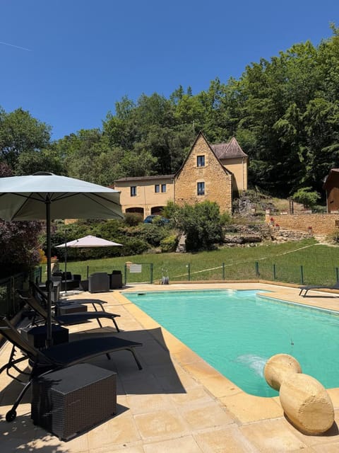 Property building, Patio, Day, Natural landscape, Garden view, Pool view, Swimming pool, sunbed