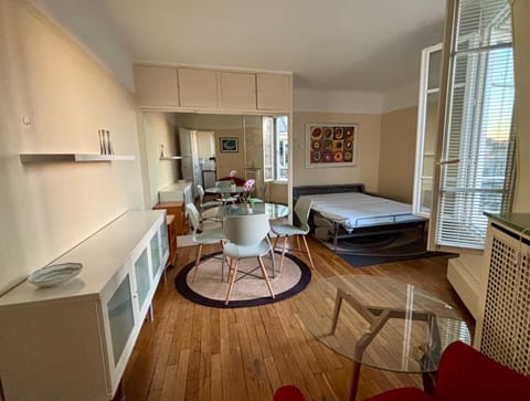 Bed, Living room, Photo of the whole room, Bedroom