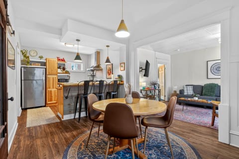Kitchen or kitchenette, Dining area, pet friendly