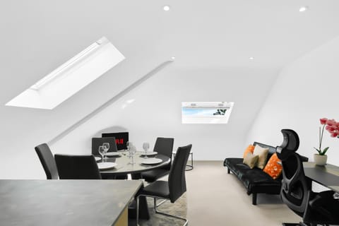 TV and multimedia, Living room, Seating area, Dining area