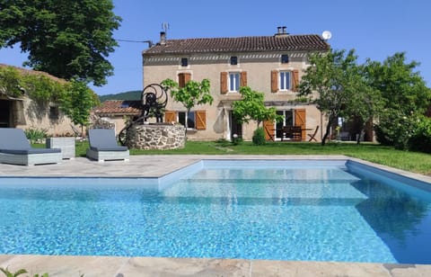 Property building, Garden, Swimming pool