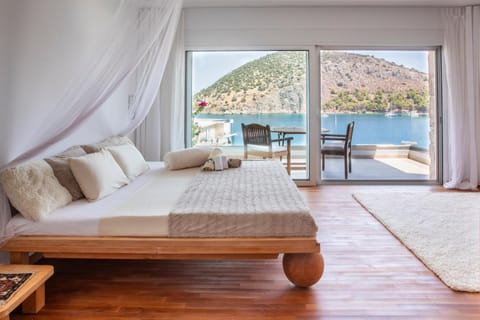 Bed, Natural landscape, View (from property/room), Balcony/Terrace, Bedroom, Mountain view, Sea view