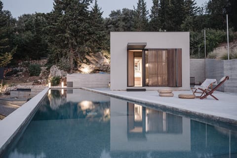 Property building, Pool view