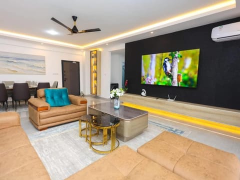 TV and multimedia, Living room, Seating area, Evening entertainment, air conditioner