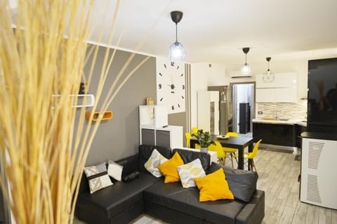 Kitchen or kitchenette, Living room, Seating area, heating