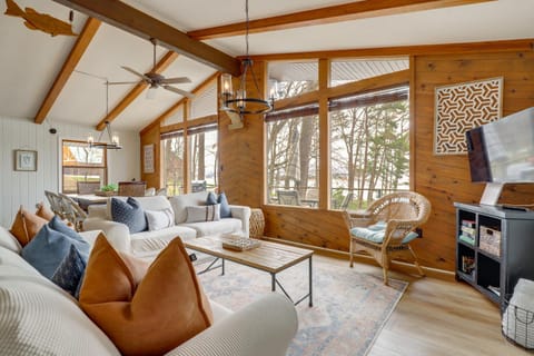 Dock, Deck and Views Cherokee Lake Retreat! House in Morristown