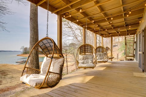 Dock, Deck and Views Cherokee Lake Retreat! House in Morristown