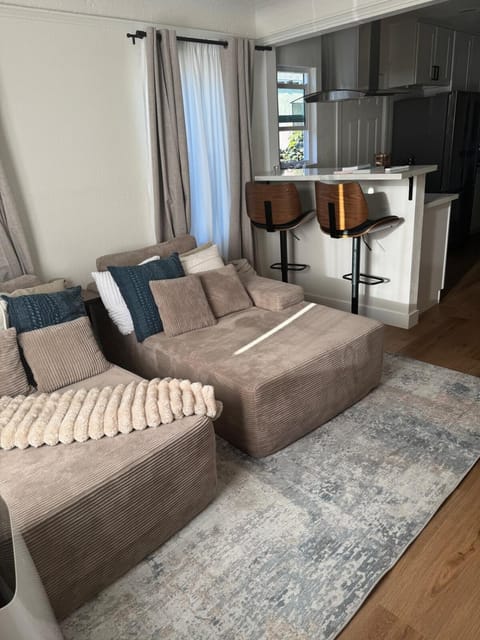 Chic East LA Retreat Apartment in Monterey Park