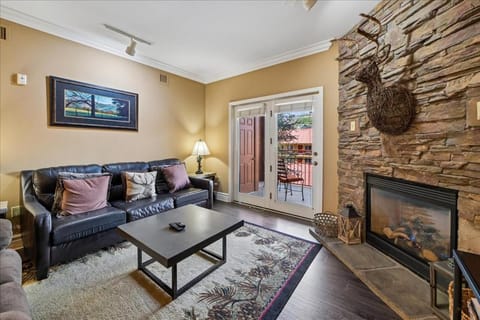 Day, Balcony/Terrace, Living room, fireplace, furniture