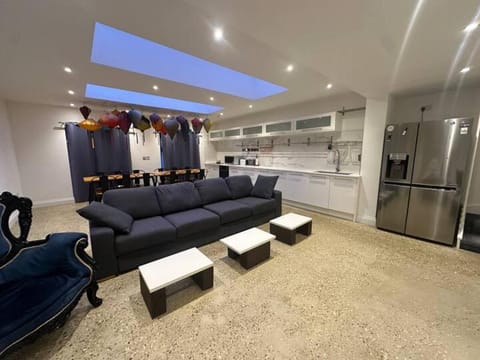 Kitchen or kitchenette, Living room, Seating area