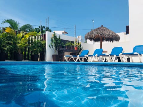 Swimming pool, sunbed