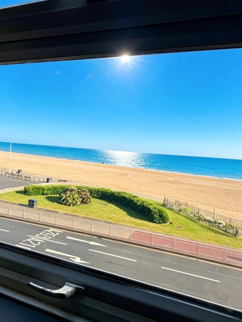 Day, Neighbourhood, Natural landscape, View (from property/room), Beach, Sea view