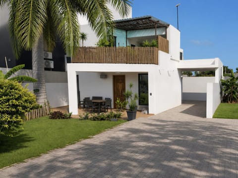 Property building, Day