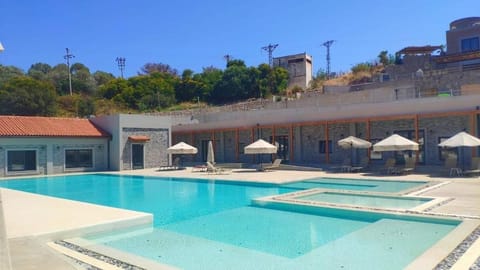Swimming pool, sunbed