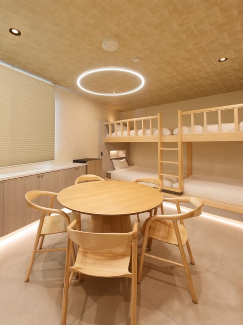 Bed, Dining area