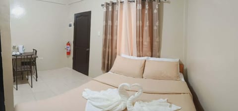 Bed, Seating area, towels