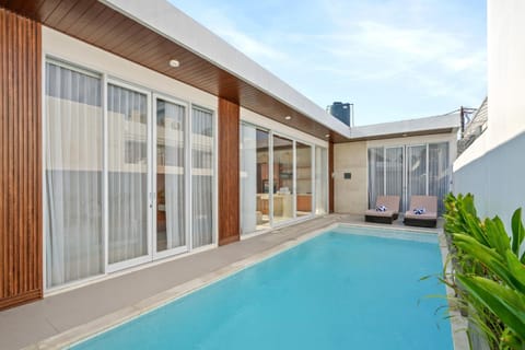 Property building, Garden, Swimming pool