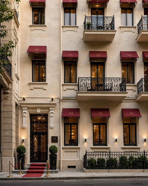 Property building, Facade/entrance, Day, Balcony/Terrace