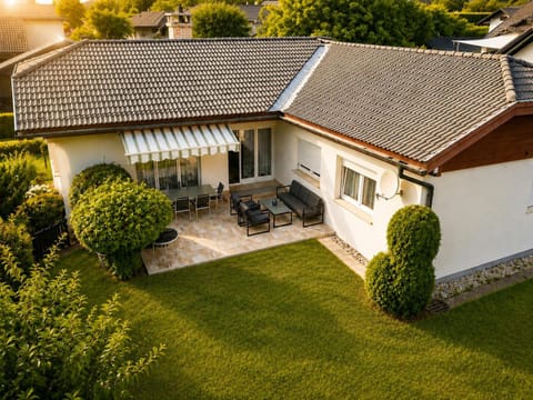 Property building, Garden, Balcony/Terrace, Garden view