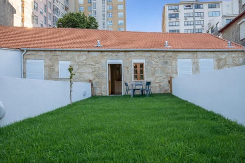 Property building, Day, Garden, Garden, Garden view