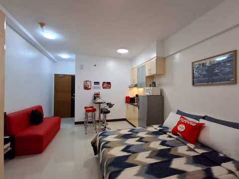 Bed, Kitchen or kitchenette, Dining area