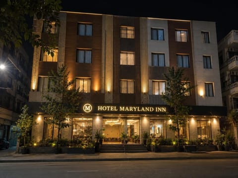 Facade/entrance, Night