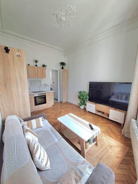 TV and multimedia, Kitchen or kitchenette, Living room