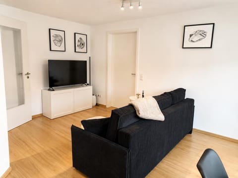 TV and multimedia, Living room, Seating area, Evening entertainment