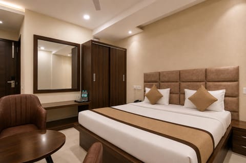 Property building, Bed, Bedroom