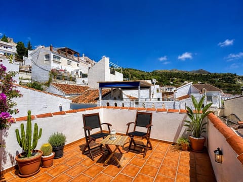 Off site, View (from property/room), Balcony/Terrace, Landmark view, Mountain view, Sea view, Sunrise, Sunset