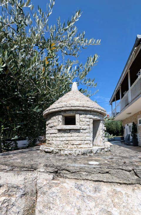 Facade/entrance, Day