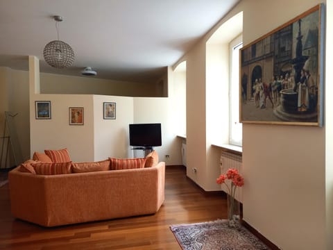 Communal lounge/ TV room, TV and multimedia, Living room, Seating area