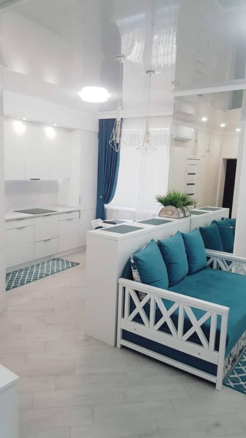 Photo of the whole room, Seating area