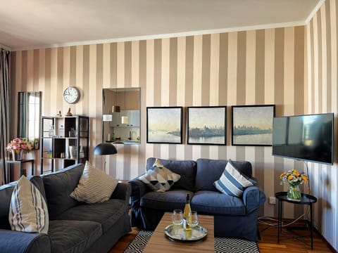 TV and multimedia, Living room, Seating area