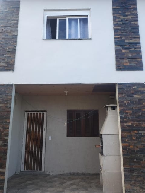 Property building, Facade/entrance, Off site, Day