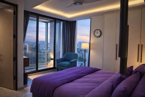 Bed, Natural landscape, Living room, Photo of the whole room, Seating area, Bedroom