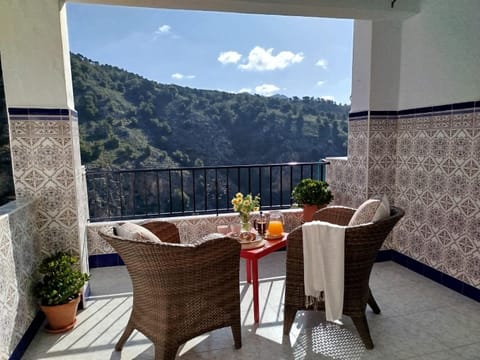 Balcony/Terrace, Mountain view