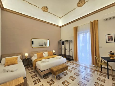 Bed, TV and multimedia, Bedroom