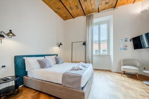 Bed, TV and multimedia, Photo of the whole room, Bedroom, towels