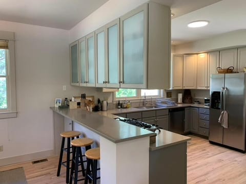 Three bedroom home, mountain views, great light! House in Boulder