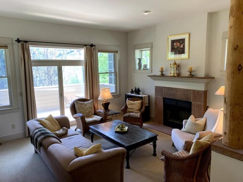 Three bedroom home, mountain views, great light! House in Boulder