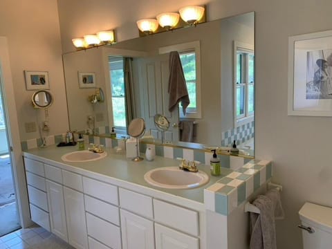 Three bedroom home, mountain views, great light! House in Boulder