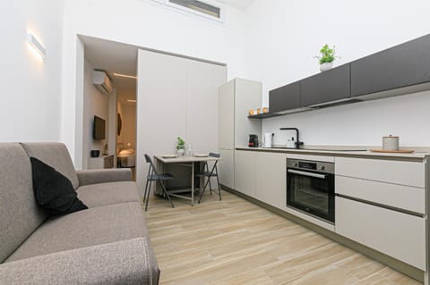 Dining area, oven, stove