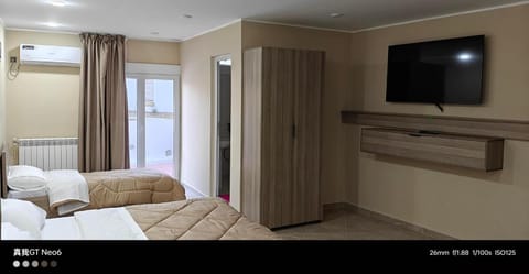 Bed, TV and multimedia, Photo of the whole room, Bedroom, internet, air conditioner