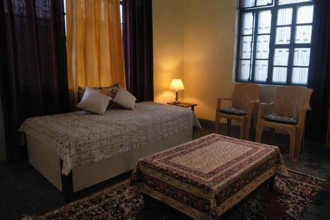 Toilet, Property building, Supermarket/grocery shop, Breakfast, Quiet street view, pet friendly, pet friendly, towels, towels
